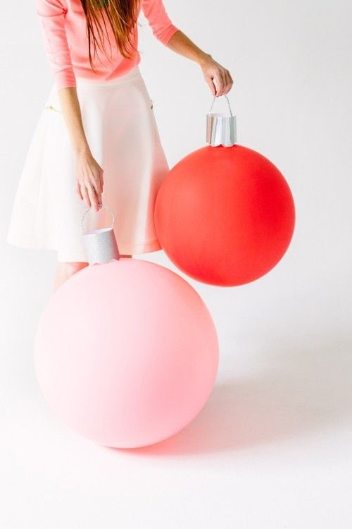 Beautiful Christmas décor – ornaments balloons.