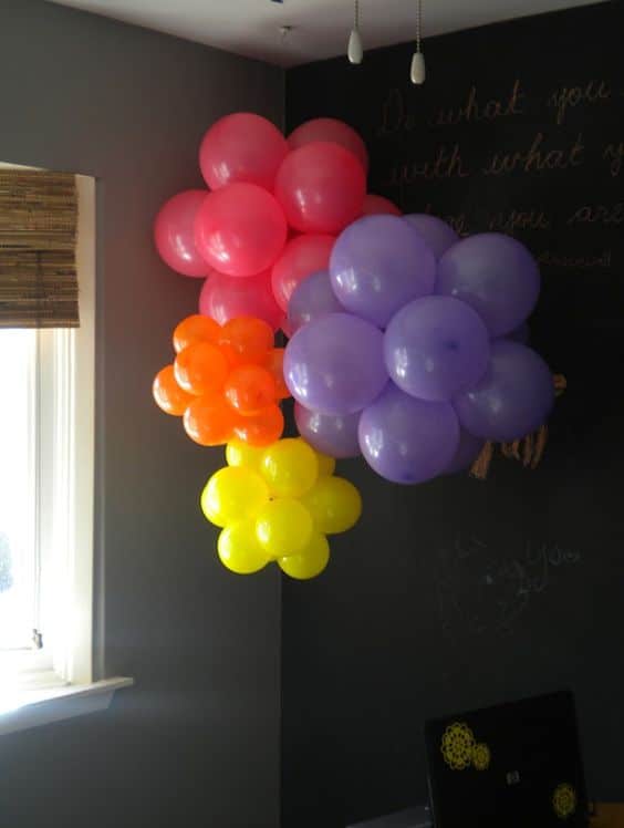 DIY Balloon Cluster Decorations