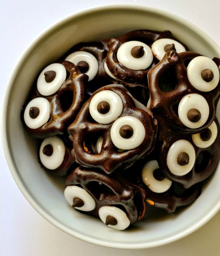 Dark Chocolate Covered Pretzel Screams by Fork And Beans