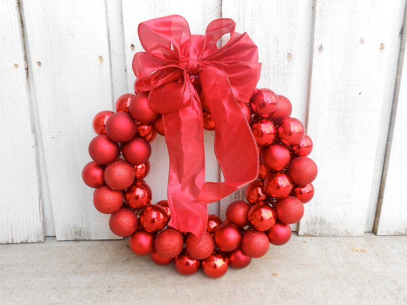 Dollar Store Bulb Wreath.