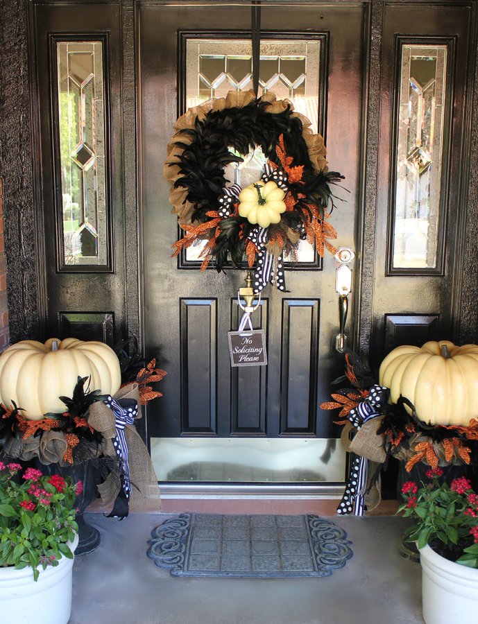 A seasonal Halloween approach to outdoor décor doesn't always need to include a creepy character!