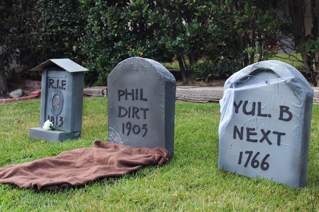 Create Hauntingly Realistic 3D Cardboard Tombstones.