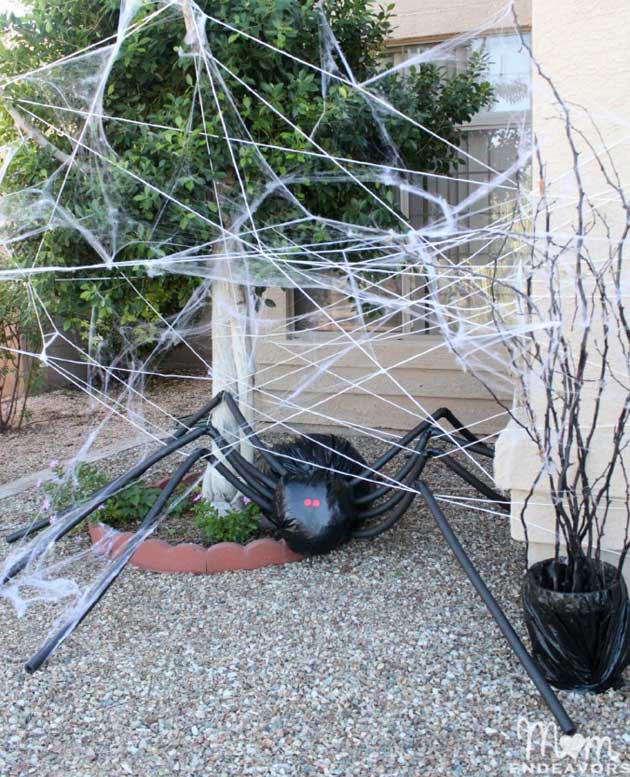 Giant Spider in Spiderweb for Your Hallowen Yard.