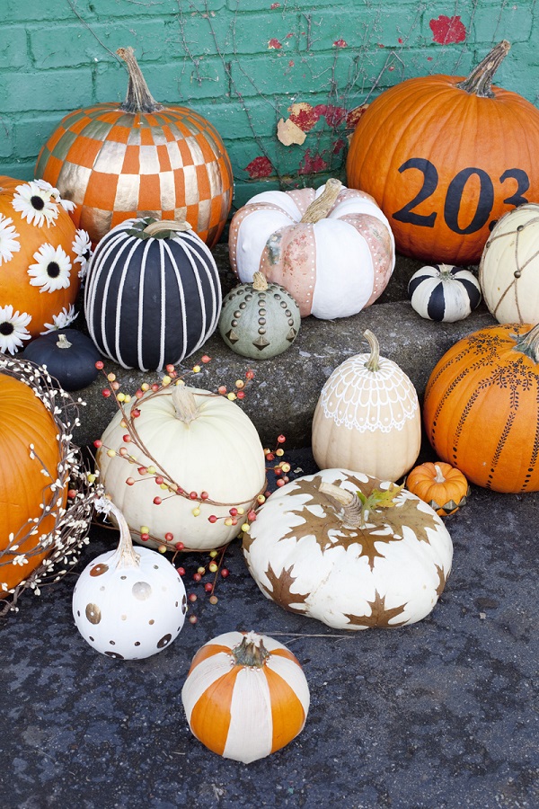 No-Carve Pumpkin Ideas for Outdoor Halloween Decorations