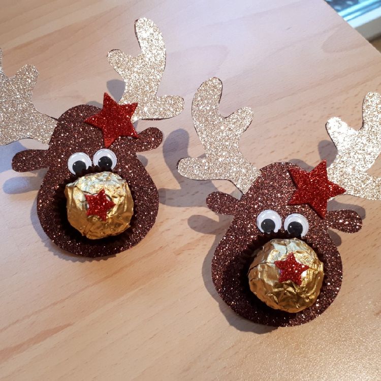 Make some adorable little ferrero rocher chocolate reindeer treats for your friends and family!