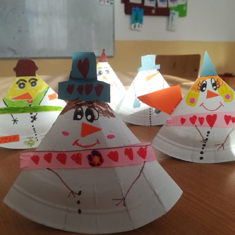 Rocking paper plate snowman craft.