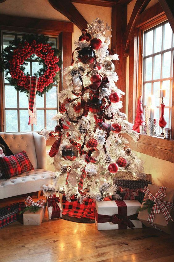 Beautiful Red and White Christmas Tree.