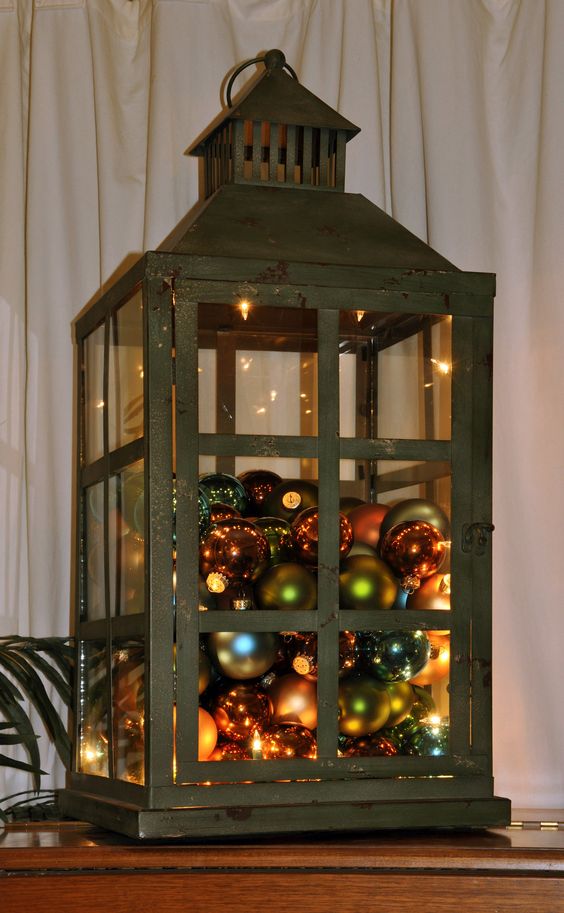 50+ Christmas Lantern décor to light up the festive spirit