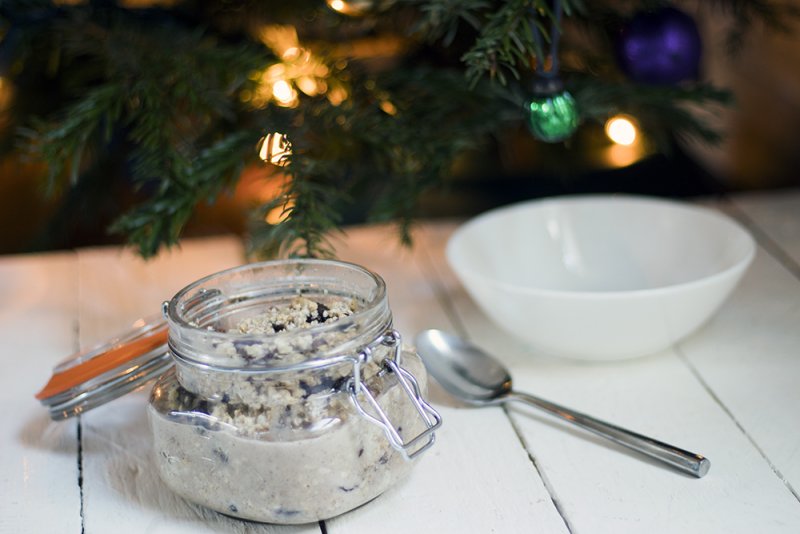 Christmas pudding overnight oats by Sneaky Veg