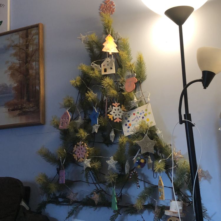 Fun and easy Christmas wall tree.