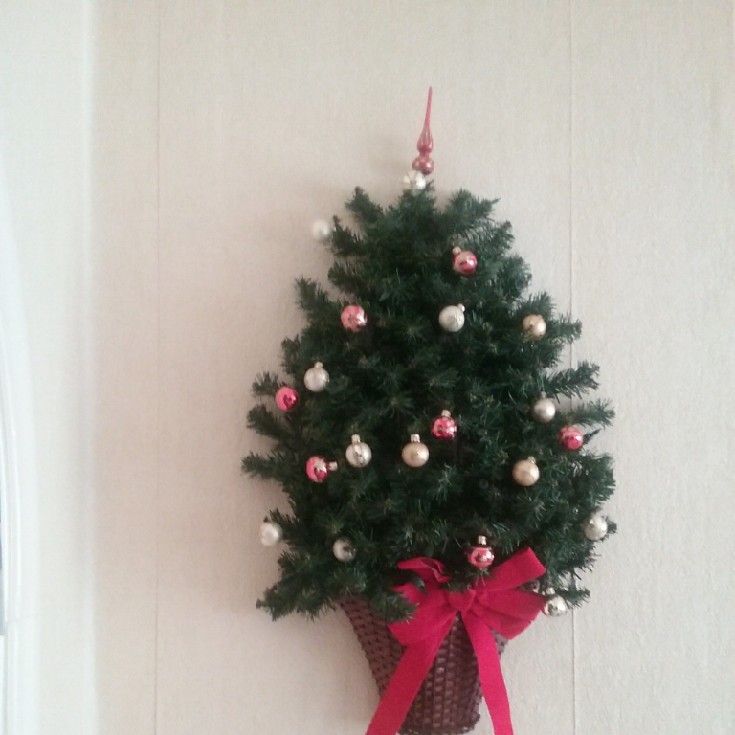 Lovely Christmas wall tree.