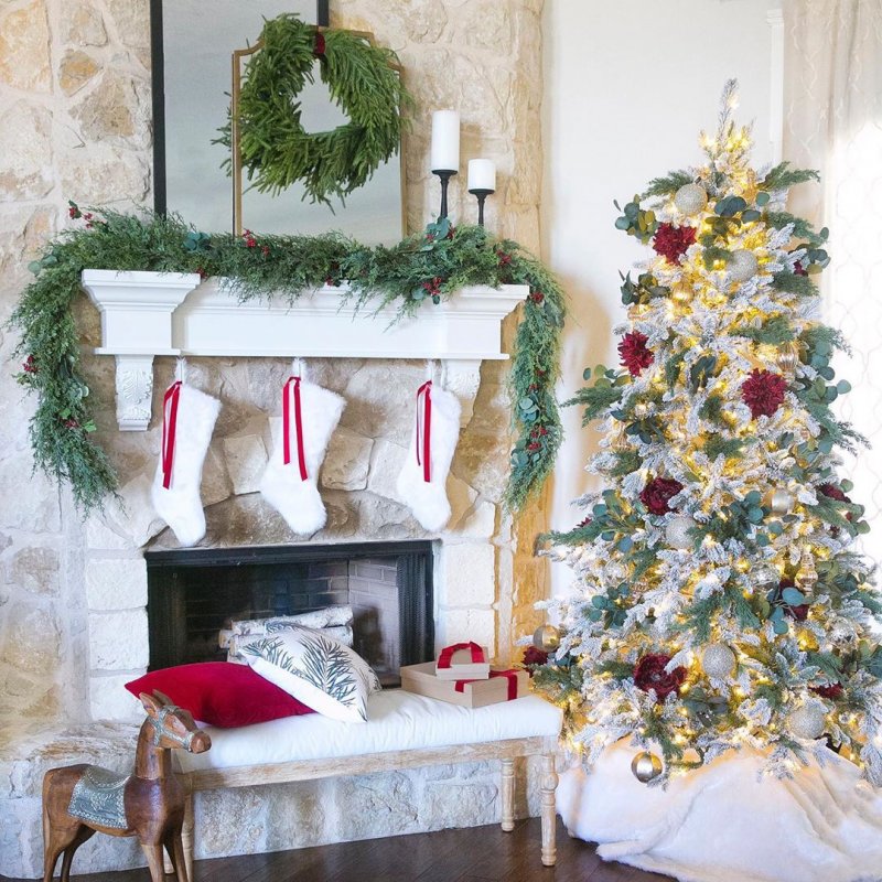 55+ Floral Christmas tree décor ideas which are playful and pretty