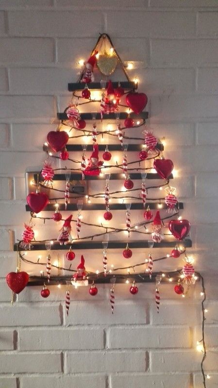 Wall Christmas tree idea to try this Christmas.